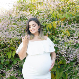 ensaio de gestante com vestido branco