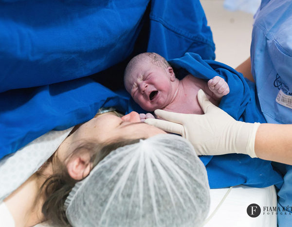 Primeiro contato do bebê com a mãe