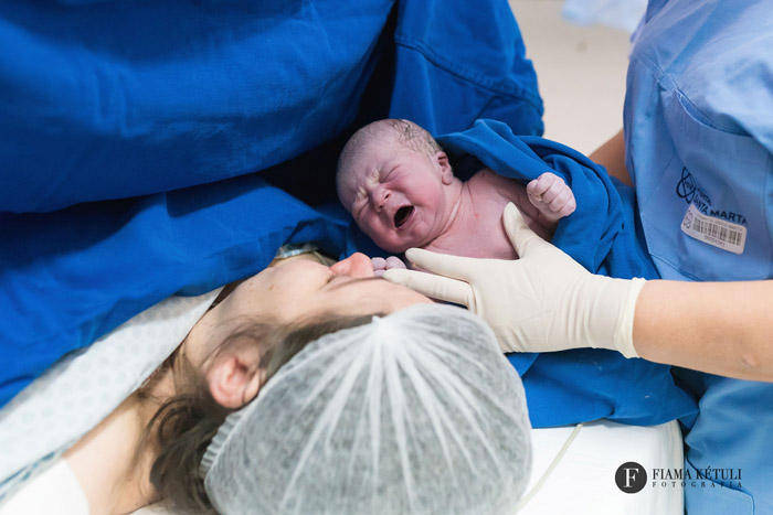 Primeiro contato do bebê com a mãe